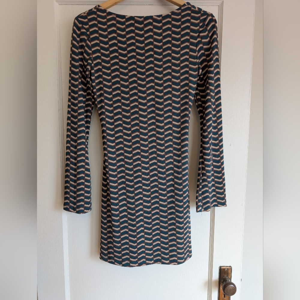 Streetwear Society Long Sleeve Pattern Dress - Picture 2 of 2